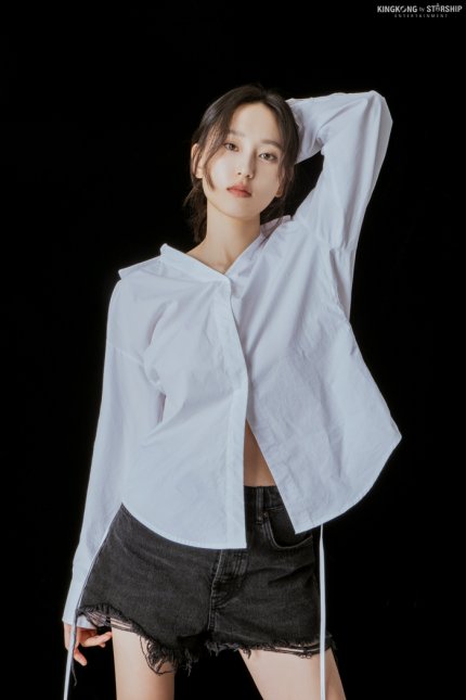 GEMISODA's tweet photo. 220826 #RyuHyeyoung #류혜영 profile photoshoot for KingKong by Starship (her new agency) https://t.co/G1aq0jO7qu
