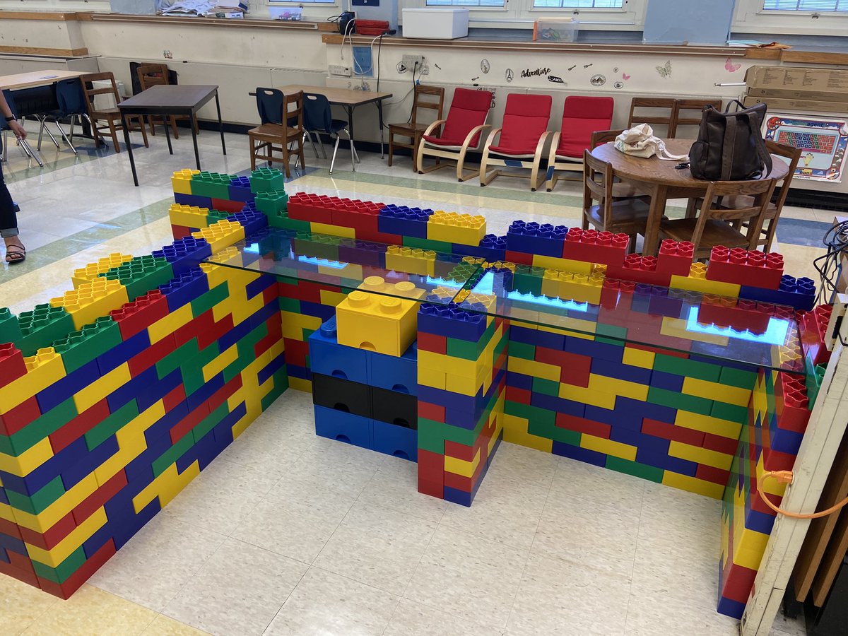 becsjen's tweet photo. I love the support I get from my friends and bosses when I get crazy ideas.  We replaced half of my desk at school with a Lego desk. Yup those are giant Legos and I built the desk.  The best part is When can change it whenever we want #FutureReady @ftsd_jensen https://t.co/V408PDnF3x