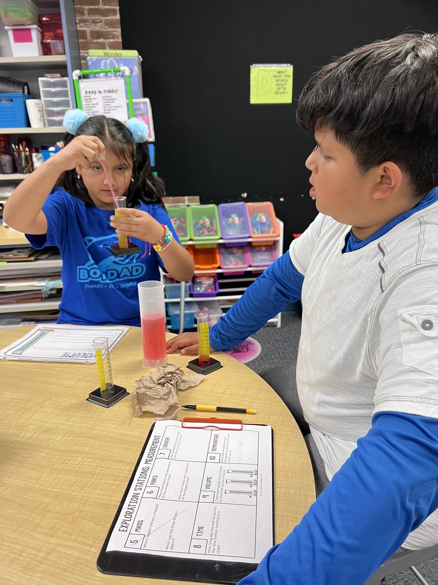NormaMyer's tweet photo. Exploring differently tools and making observations during science class. @Henderson405 @MathFanHoefert @AAlexanderElem https://t.co/0D8JFB9ANH