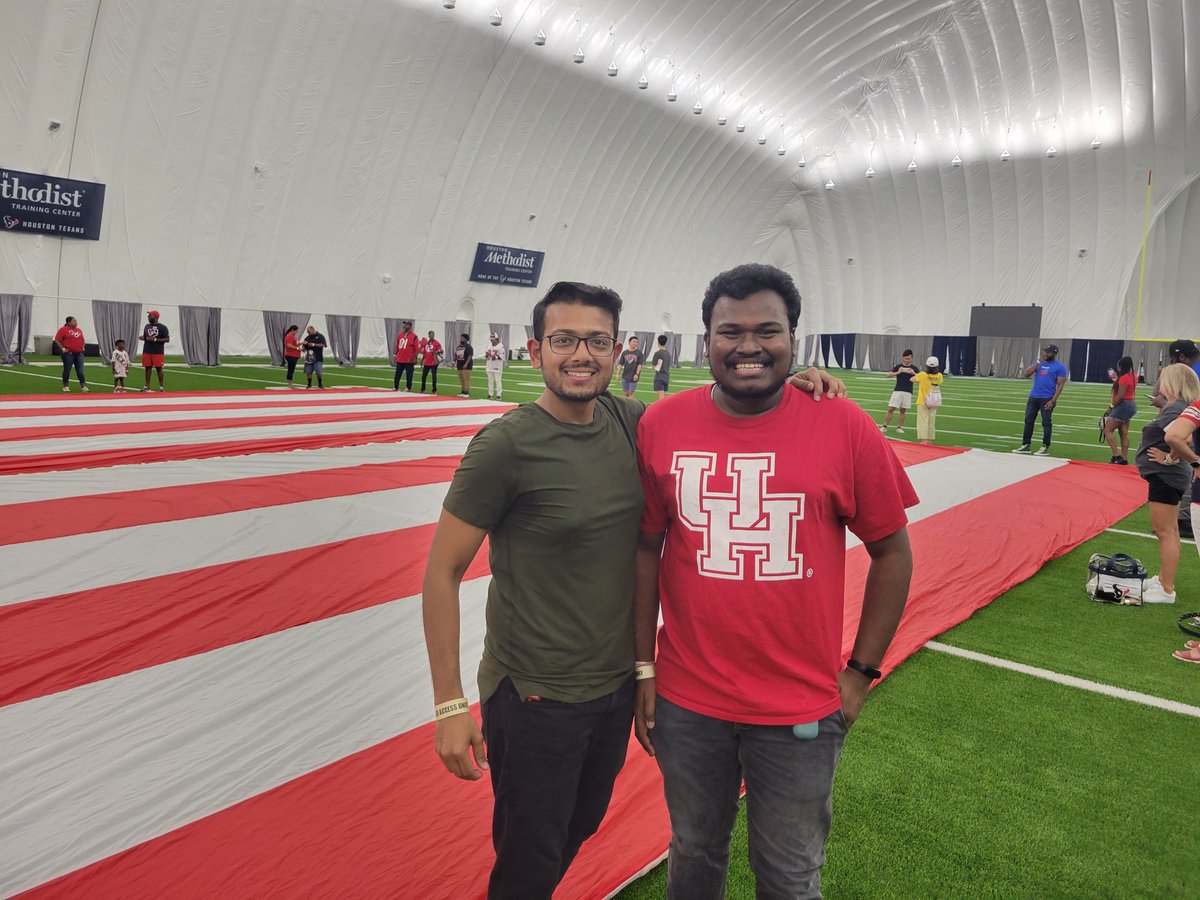 SPerezGill's tweet photo. Some of our @UH_ACES  Cougar Tutors got to hold the flag during the National Anthem at tonight's @HoustonTexans game. #GoCoogs https://t.co/iW572Xl8EB