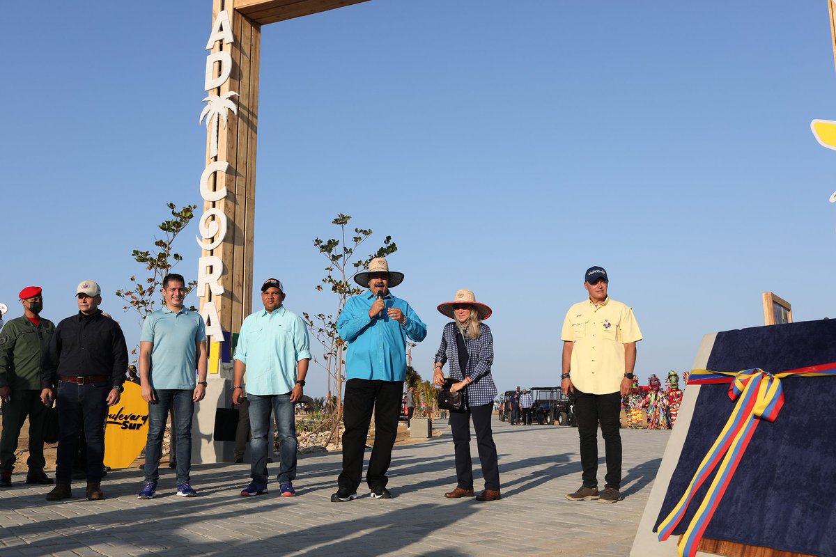 ¡Jueves de recreación y turismo! Recorrí una belleza tropical de Venezuela, Adícora - Paraguaná - estado Falcón, la tercera playa con mejores vientos para la práctica de los deportes dentro del mar. Fuimos a entregar obras para la felicidad y el vivir viviendo del pueblo.