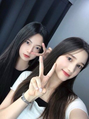 BAH1KARU's tweet photo. hiyyih and eunchae 🥺🥺 https://t.co/UaN9ZPLHlq