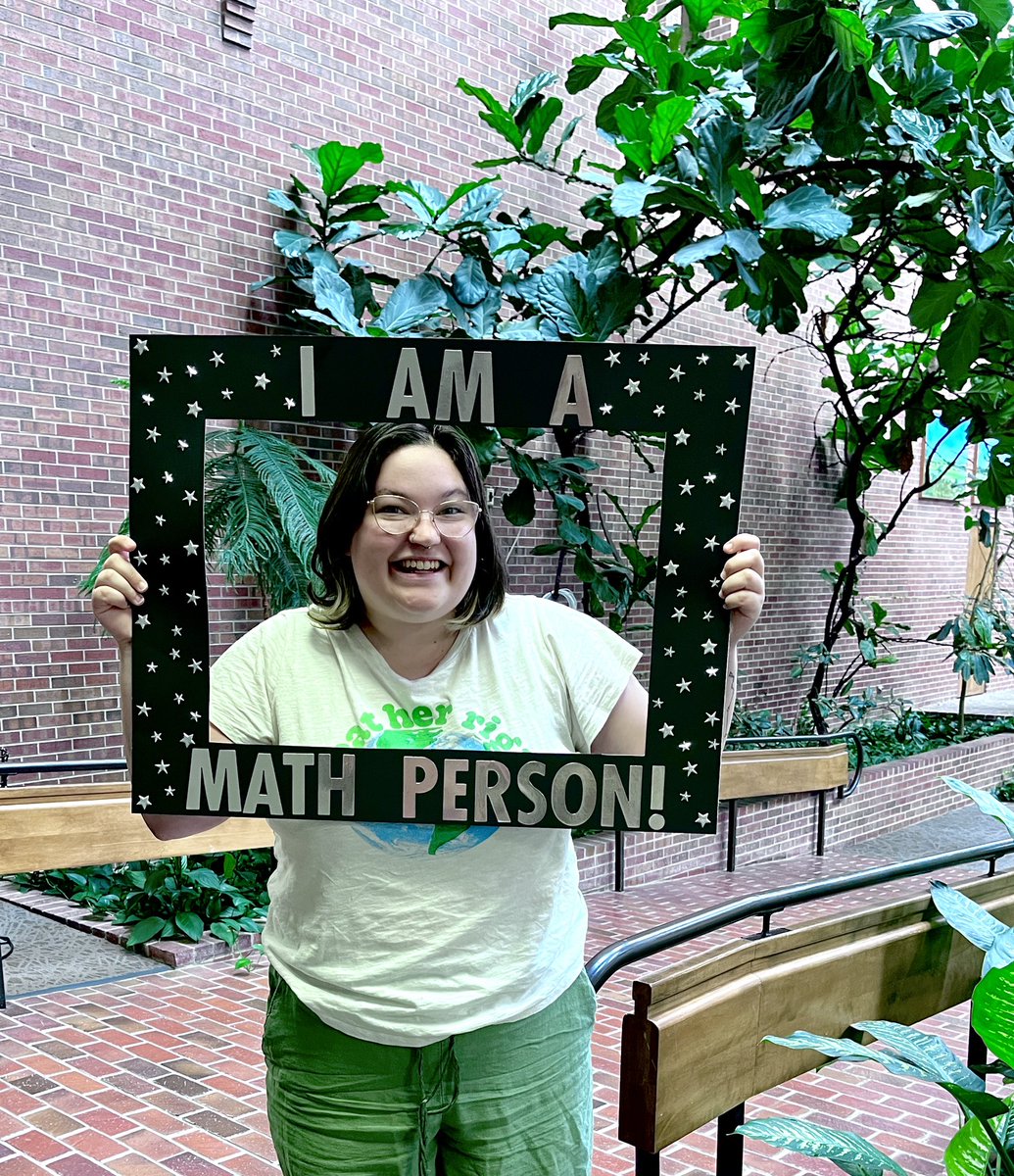 Meadowlynn13's tweet image. First week of school: 
-I am a Math person! (thanks Crowley❤️)
-Open house night
-First full week with my kiddos :) 
Can’t wait for the rest of block 2 this semester! #StingersUp #esu