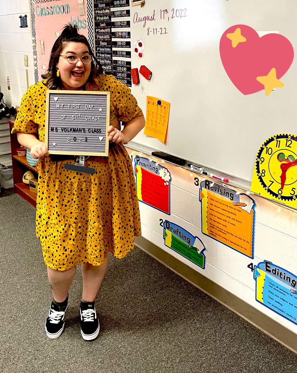 Meadowlynn13's tweet image. First week of school: 
-I am a Math person! (thanks Crowley❤️)
-Open house night
-First full week with my kiddos :) 
Can’t wait for the rest of block 2 this semester! #StingersUp #esu