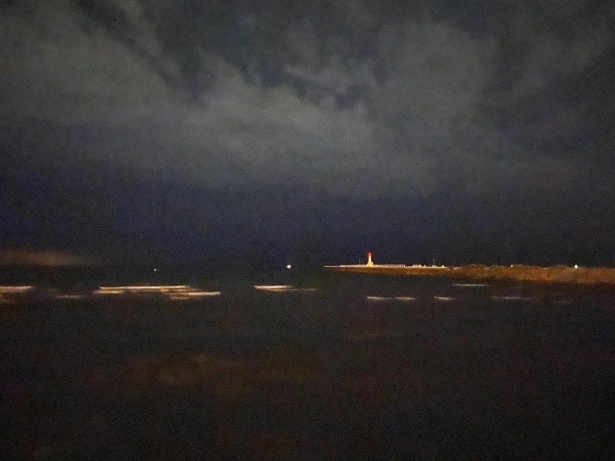 _threadsdesign's tweet image. Lake Ontario