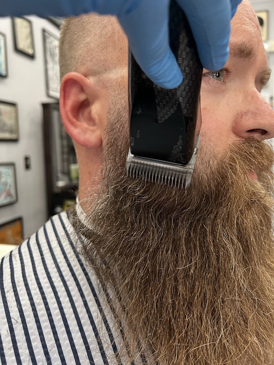 TheModCabin's tweet photo. Time to get those back-to-school haircuts! 📚 

Getting my beard cleaned up.
💈: Cornerstone Shave Parlour

#barber #haircut https://t.co/cKQv2m2vh6