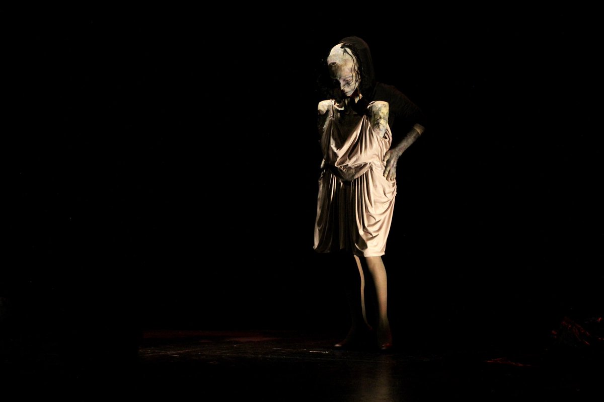 cenartmx's tweet photo. El día de hoy iniciamos con el @FestAlmaDMadera con la pieza Callantes, de @triciclodemetal: cuatro historias que retratan las dolencias silenciadas en nuestra sociedad.

Consulta el programa del festival en https://t.co/h51KpRZHs5. Hasta domingo 28 de agosto, #AquíEnElCENART 🎭 https://t.co/9iGrXI500i