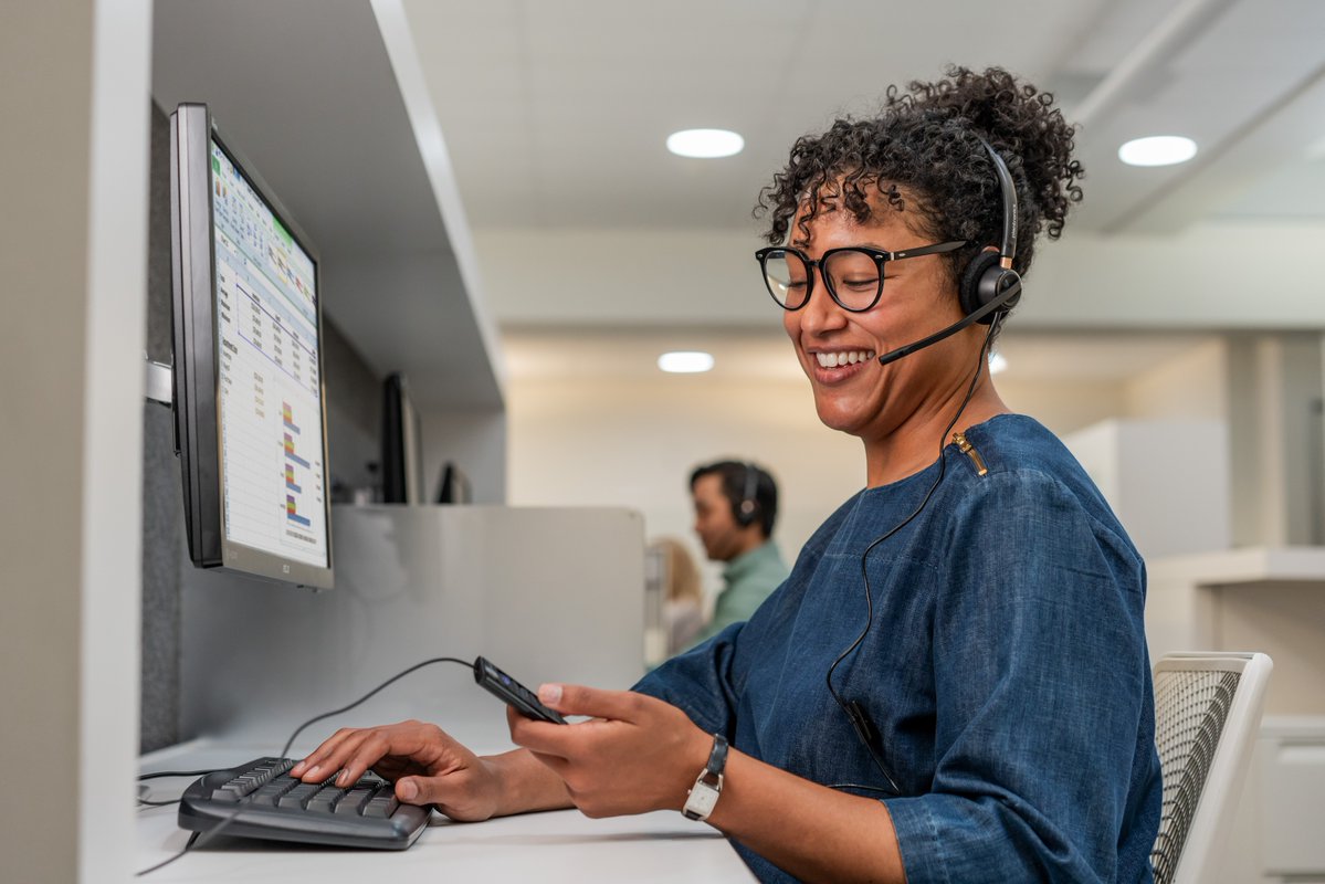 PolyCompanyAPAC's tweet photo. Call clarity isn’t just a dream. The Poly #EncorePro 500 Series smart digital headsets 🎧 connect to your PC and make #hybridworking easier than ever.
Learn more: https://t.co/zli6PNvdFl https://t.co/trxBTpDDkw