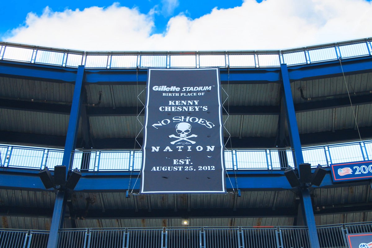 noshoesnation's tweet photo. #NoShoesNation… we’re ready to scream and shout ‘til we don't have a voice! 🏴‍☠️🏟 #HereAndNowTour #KCfoxboro https://t.co/jlJXIaG61B