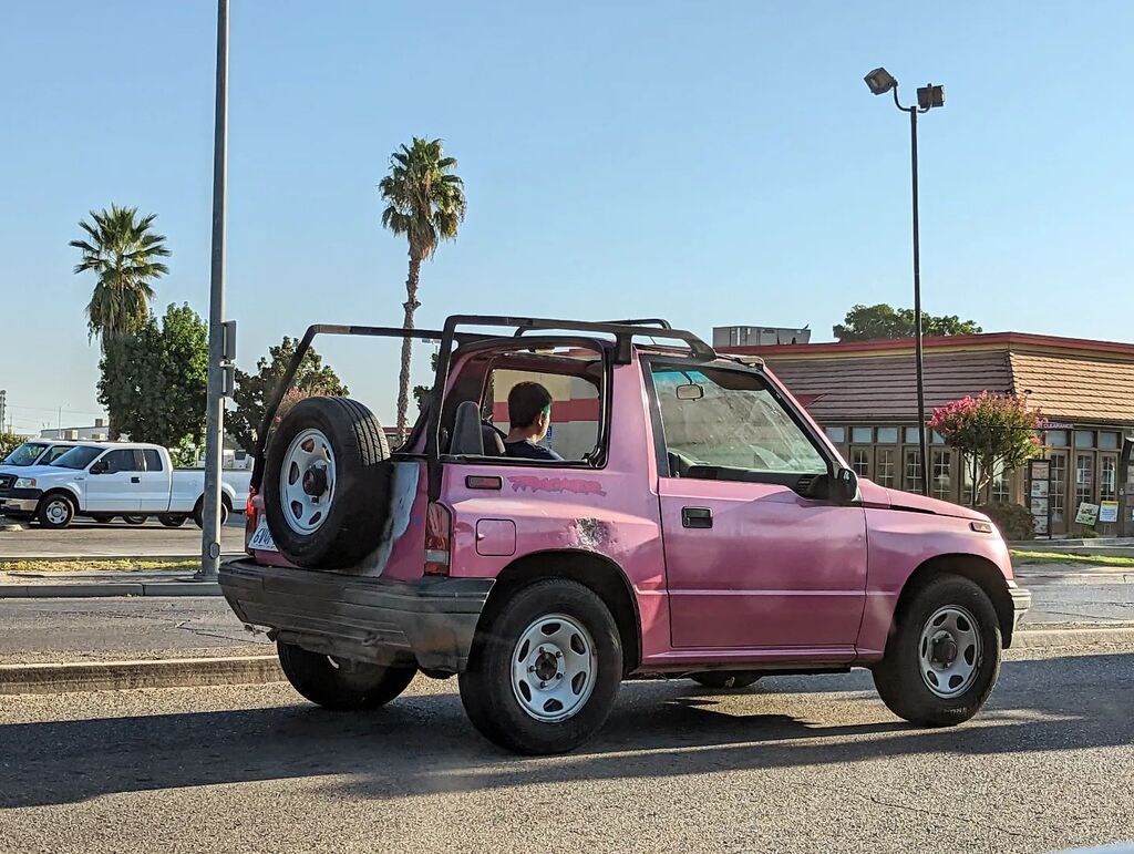 JustCarsTrucks's tweet photo. #Geo #Chevrolet #Chevy #Tracker #GeoTracker #ChevyTracker #JustCarsandTrucks #cars #trucks #luxurycar #junkcar #car #truck #jeep #suv #van #minivan #sedan #pickuptruck #pickup #coupe #wagon #stationwagon #hatch #hatchback #liftback #Fresno #California #U… https://t.co/uLhKpMyagP https://t.co/nRjosJIxVm