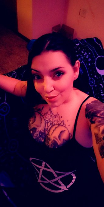 Come Join me for a last stream in the cam room... https://t.co/a0pM3IdKzd https://t.co/P47wj71f63