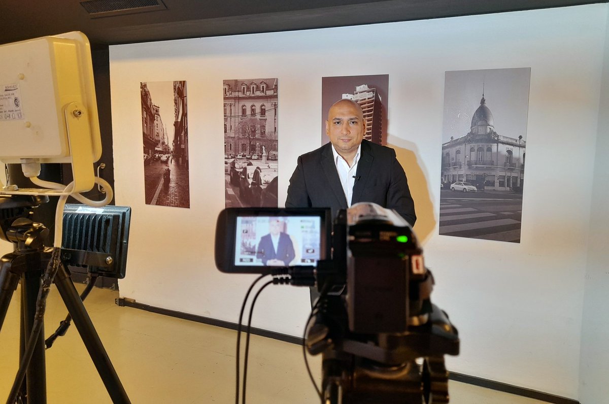 cunadelanoticia's tweet photo. #Grabando #CunaDeLaNoticiaTV en @woxfm con @alecabralok, #Secretario de #Gobierno y #Cultura de @PrensaSL,y con @1HCiancio, #PresidenteComunal de @ComunaSud. https://t.co/kiF5Ua6JnB