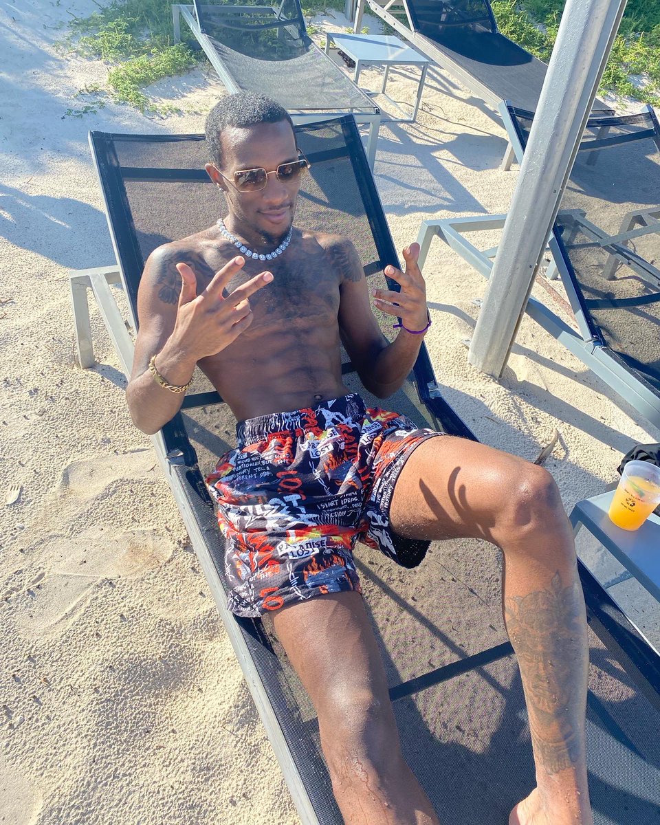 Dedication_3_'s tweet photo. Its ✌🏽Easy https://t.co/vkcYMmiPP9