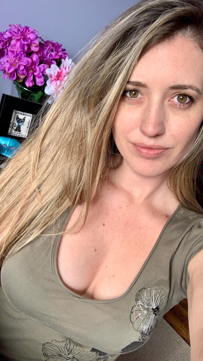 AlexiaHanna12's tweet photo. I want a boyfriend who likes F1 , Basketball https://t.co/5XanabVelh