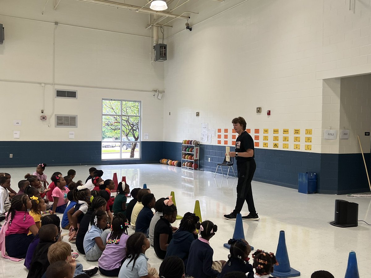 HESMacon's tweet photo. Heritage 1st graders enjoyed Mercer’s Coach Gardner reading her book to them! Thank you Coach Gardner for coming to visit Heritage! #built4bibb #bcsd https://t.co/QhXOAFdI8Q