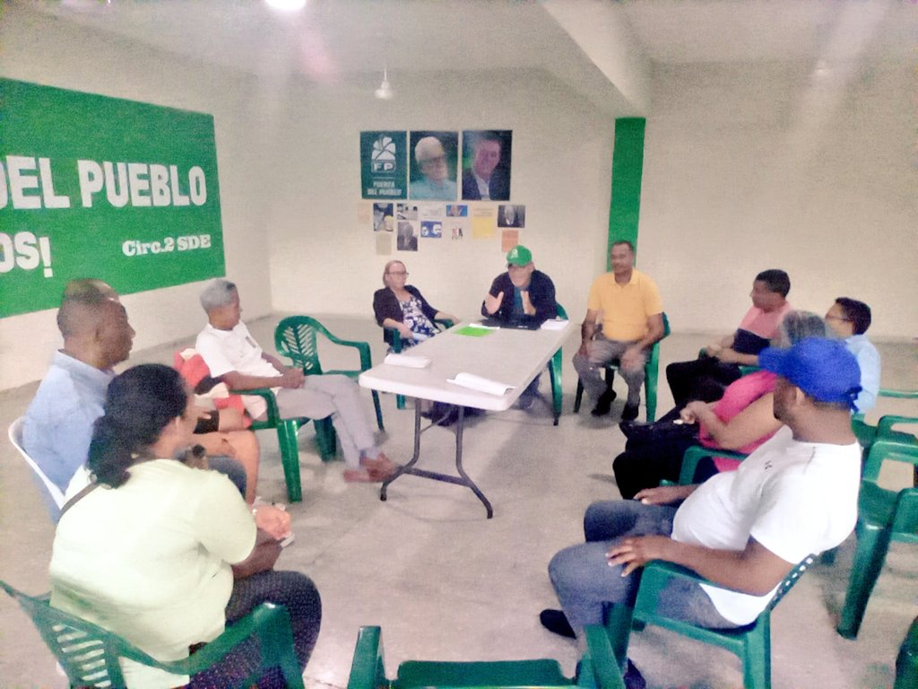 FPSDECIRC_2's tweet photo. La Secretaría de Asuntos Comunitarios realiza reunión para la conformación de equipo y la planificación del plan de trabajo, junto a los cros. #VictorRamirez, Ana Conse dirigida por el cro. #FranklinTamayo #FuerzaDelPueblo en la Circ #2 SDE, #SeguimosCreciendo https://t.co/WnDLG0ImSI