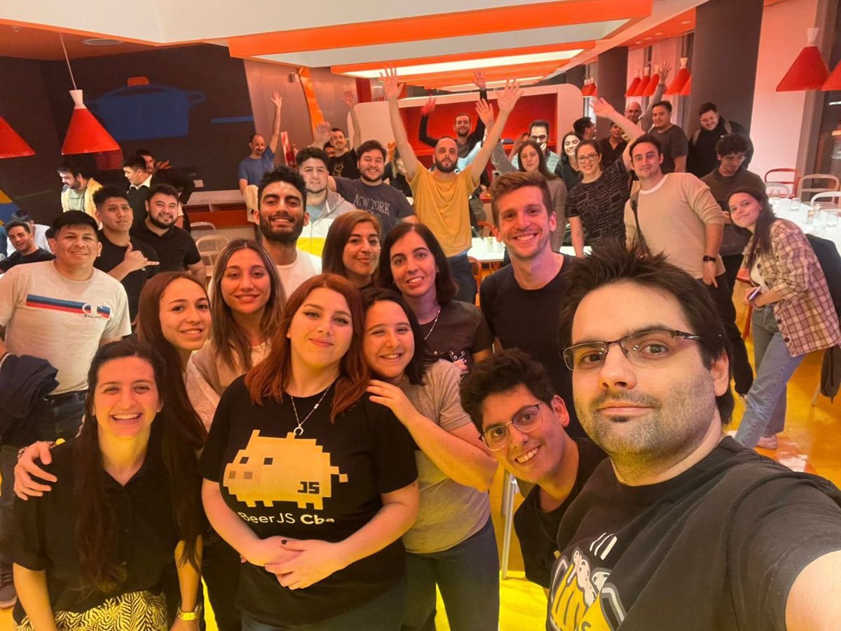 beerjscba's tweet photo. Muchas gracias a los que se sumaron a este #BeerJSCba67 y a @NaranjaX por hacernos un lugarcito en su casa 🙌!
Gracias a los speakers por charlas tan copadas! 👏👏👏
Nos vemos en el próximo 🍻 https://t.co/q5lS87W9D8