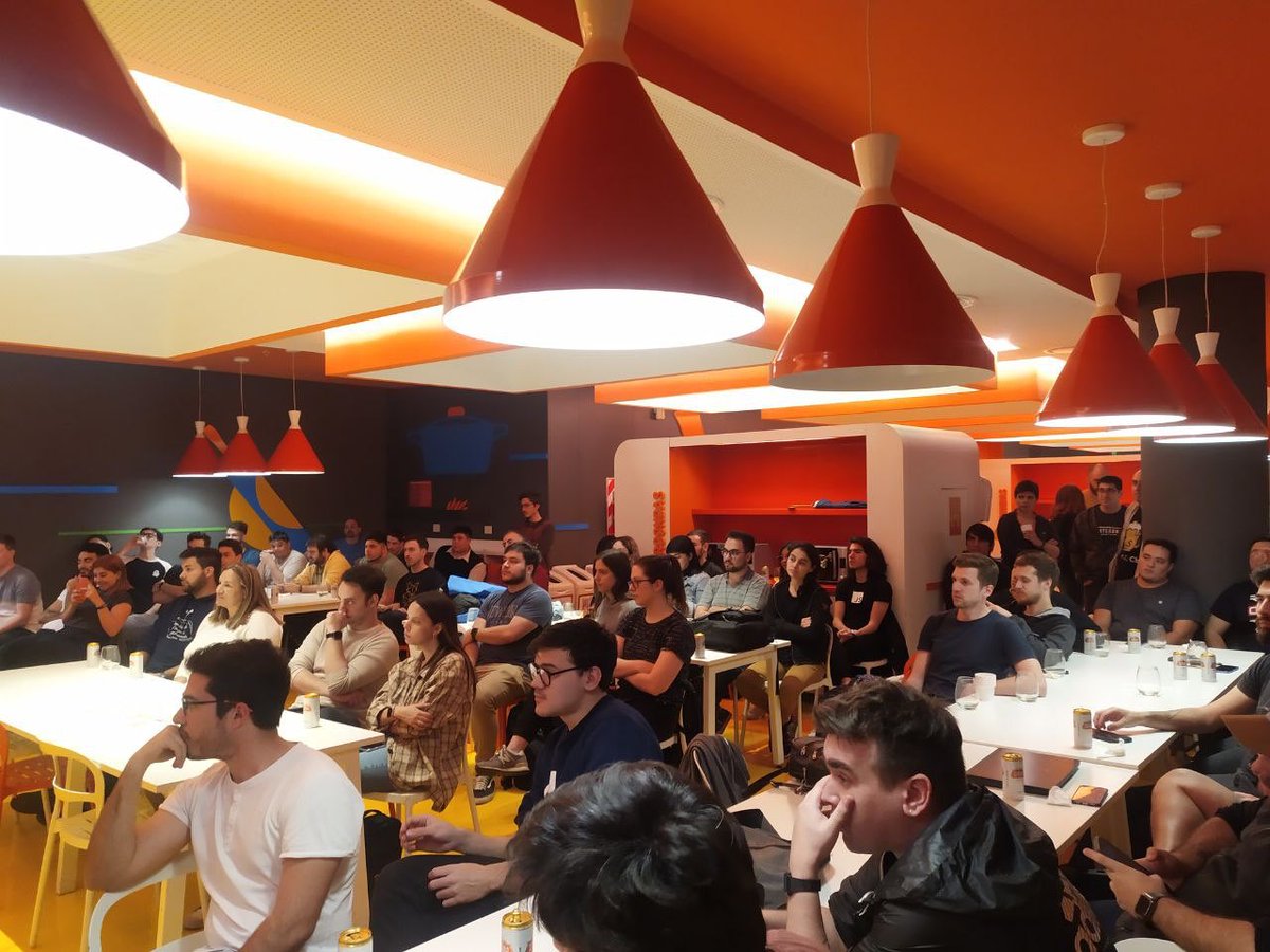 beerjscba's tweet photo. Muchas gracias a los que se sumaron a este #BeerJSCba67 y a @NaranjaX por hacernos un lugarcito en su casa 🙌!
Gracias a los speakers por charlas tan copadas! 👏👏👏
Nos vemos en el próximo 🍻 https://t.co/q5lS87W9D8