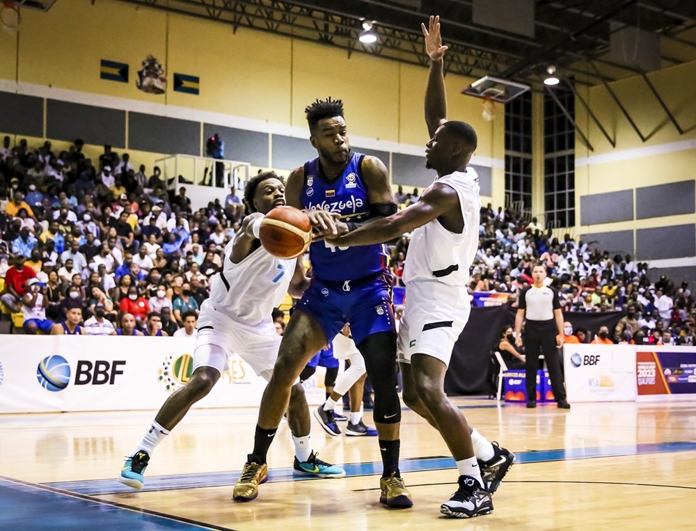SantiAce23's tweet photo. FT: 🇻🇪86-81🇧🇸

🇻🇪 ganó los últimos 3 cuartos y aguantó las oleadas de 🇧🇸.

📌Windi, el MVP de los primeros 3 cuartos (12pts/7reb/3ast/1rob/1tap/0per/15min). 

📌Carrera, enfocado e infalible. 17pts (7/7 TC). 

📌Sojo en lo suyo, lo sencillo (17pts). https://t.co/tZdNBBoj9Q