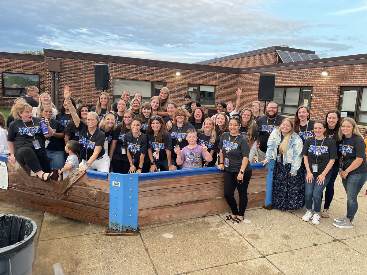 ElemNorthD73's tweet photo. Thanks for a wonderful night @ElemNorthD73! We can’t wait to partner with our families and watch our students thrive this year! 🌟@District_73 #BetterTogether #EveryOneEveryDay #HawthornHits100 https://t.co/G6jpPhAiFM
