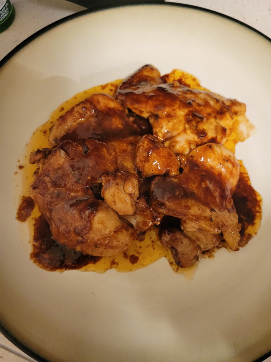 DoxRyan's tweet photo. Menu: Beown butter bbq sauced chicken thighs & kettle cooked bbq crisps!
#backyardchef #foodporn #dinnertime https://t.co/74rMjFW7l4