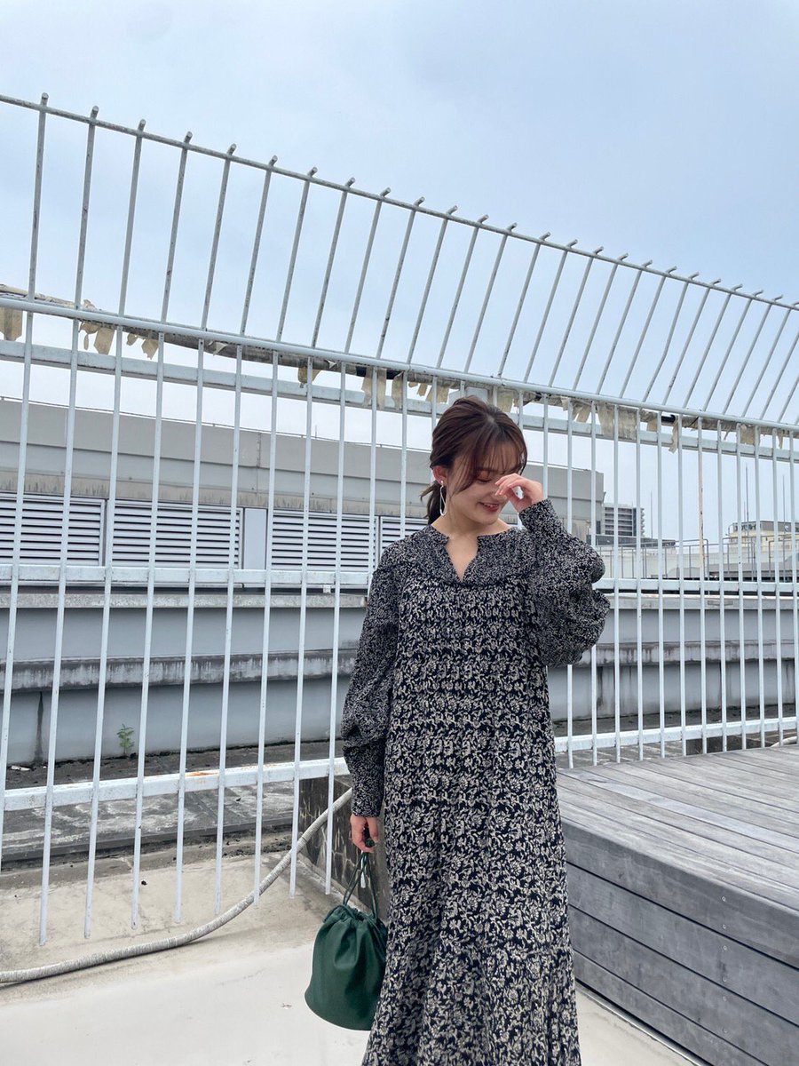 Ungrid_omiya2's tweet photo. #エスニックフラワープリントワンピース
¥15,400(taxin)
BLK/BRD
小花をモチーフにしたワンピース❤️
ボリュームのあるシルエットになっております✨
首元はホックで留めていただけたりホックを開けて抜けのあるムードでも着ていただけます🧡
是非店頭でお試しください☺️
#Ungri
#Ungridルミネ大宮店 https://t.co/KQLCN5kJ7L