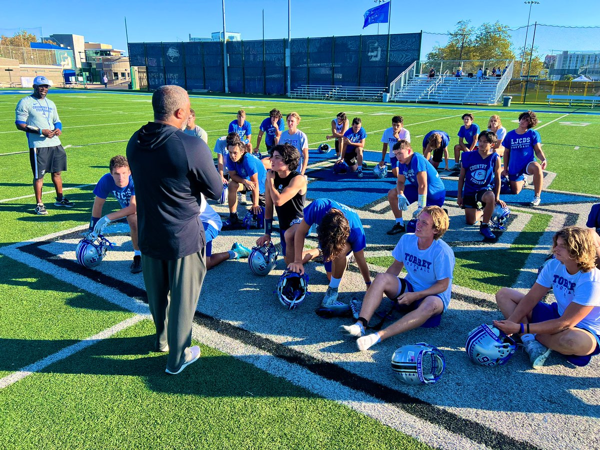 coach_hales's tweet photo. Our DC @KHow15 made his 1st @TORREYFOOTBALL #CoachTalk today, talking about #DETAILS & taking care of the little things in everything you do. He’s dedicated the season to his #FAMILY for all of their love, support, & sacrifice #DRILL #WhateverItTakes #OneTreeOneTeam #TorreyPride https://t.co/67LrRa5Xqk