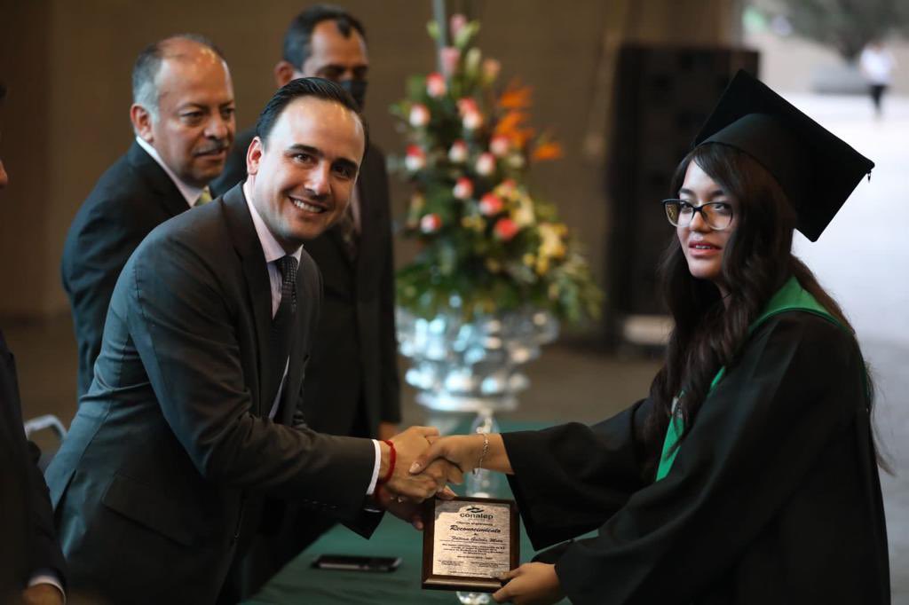 manolojim's tweet photo. Fue un honor ser parte de la graduación de mis ahijad@s del Conalep Saltillo 1.  ¡Felicidades! Sigan pa’ delante cumpliendo sus metas y sueños. Cuentan conmigo siempre. #Saltillo #Coahuila https://t.co/jUdhqaqTMQ