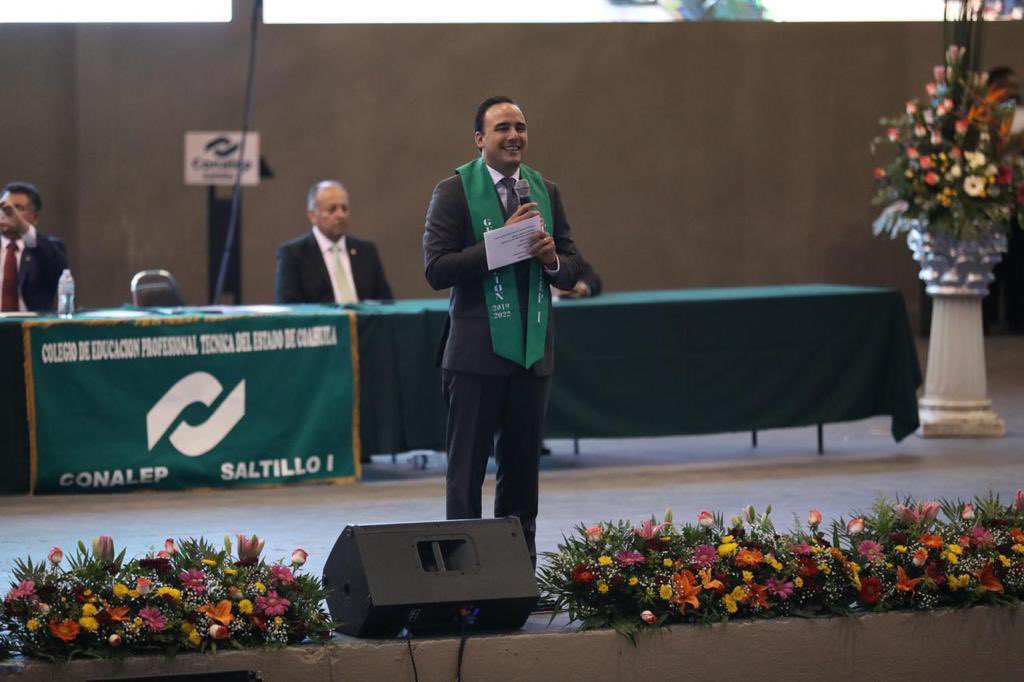 manolojim's tweet photo. Fue un honor ser parte de la graduación de mis ahijad@s del Conalep Saltillo 1.  ¡Felicidades! Sigan pa’ delante cumpliendo sus metas y sueños. Cuentan conmigo siempre. #Saltillo #Coahuila https://t.co/jUdhqaqTMQ