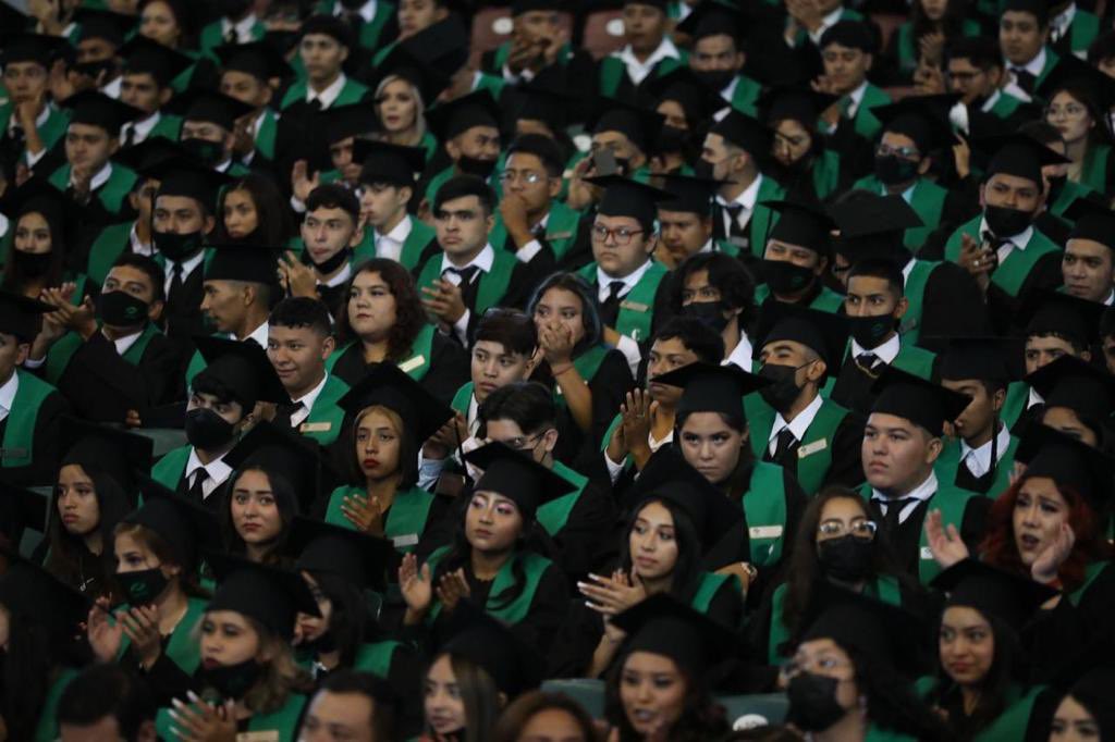 manolojim's tweet photo. Fue un honor ser parte de la graduación de mis ahijad@s del Conalep Saltillo 1.  ¡Felicidades! Sigan pa’ delante cumpliendo sus metas y sueños. Cuentan conmigo siempre. #Saltillo #Coahuila https://t.co/jUdhqaqTMQ