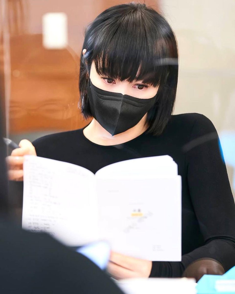 kimhyesoos tweet picture