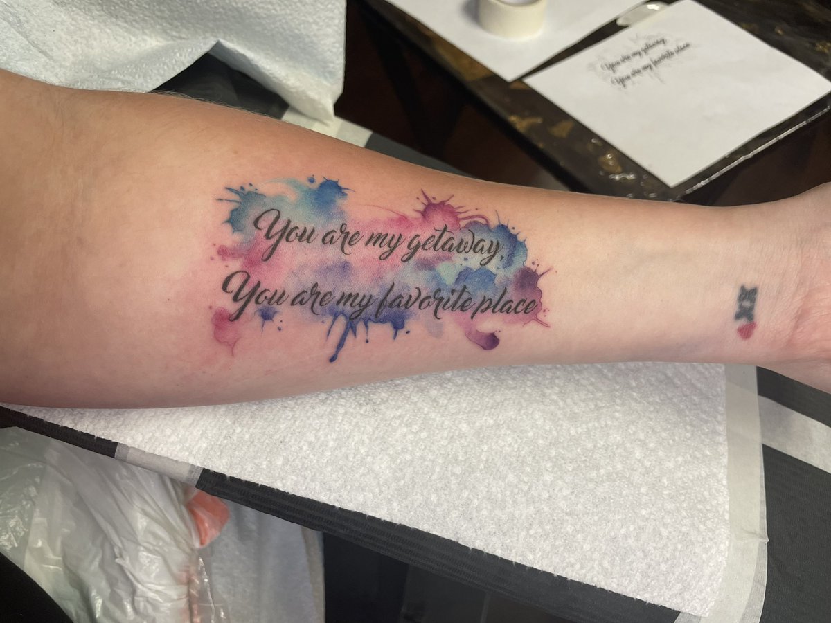 ianrightsonly's tweet photo. i haven’t tweeted in over a damn month but hello i just got a new tattoo 🥰 https://t.co/pXlEaMPLQe