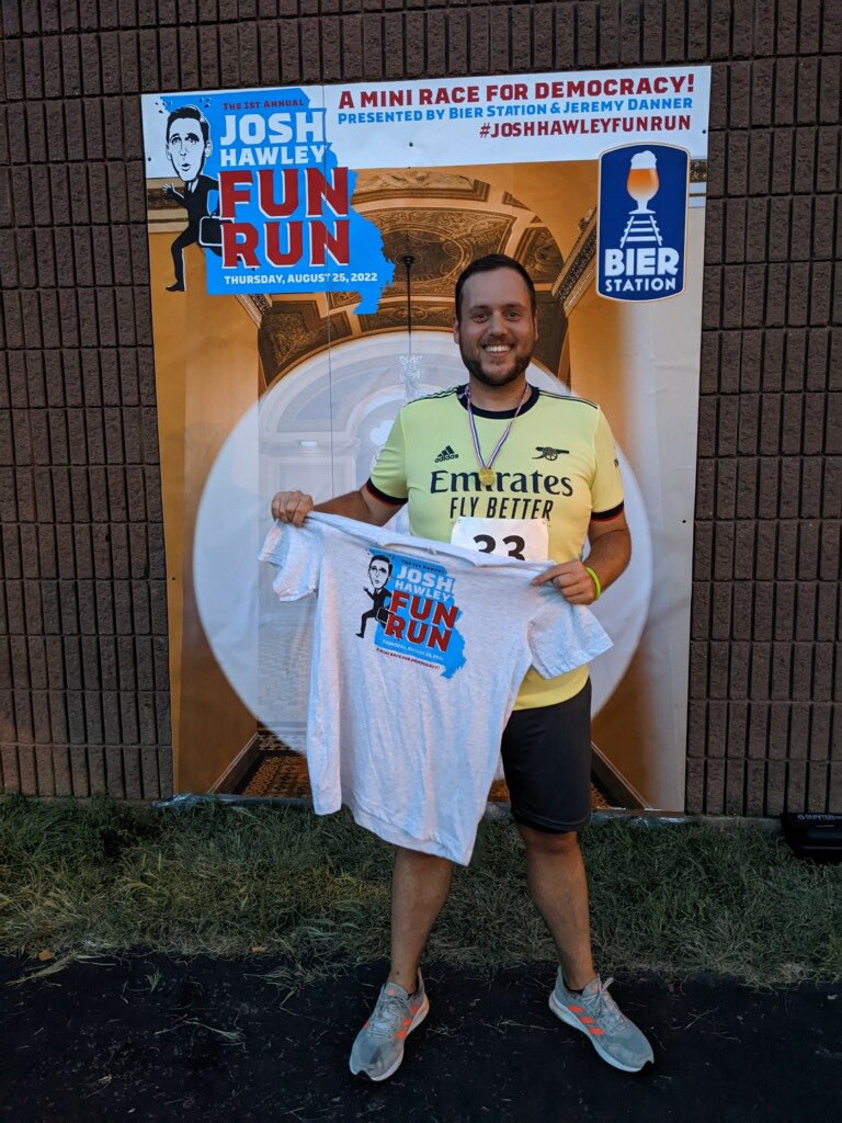 scm5687's tweet photo. I had fun #JoshHawleyFunRun @BierStation https://t.co/71ksCBY9G2
