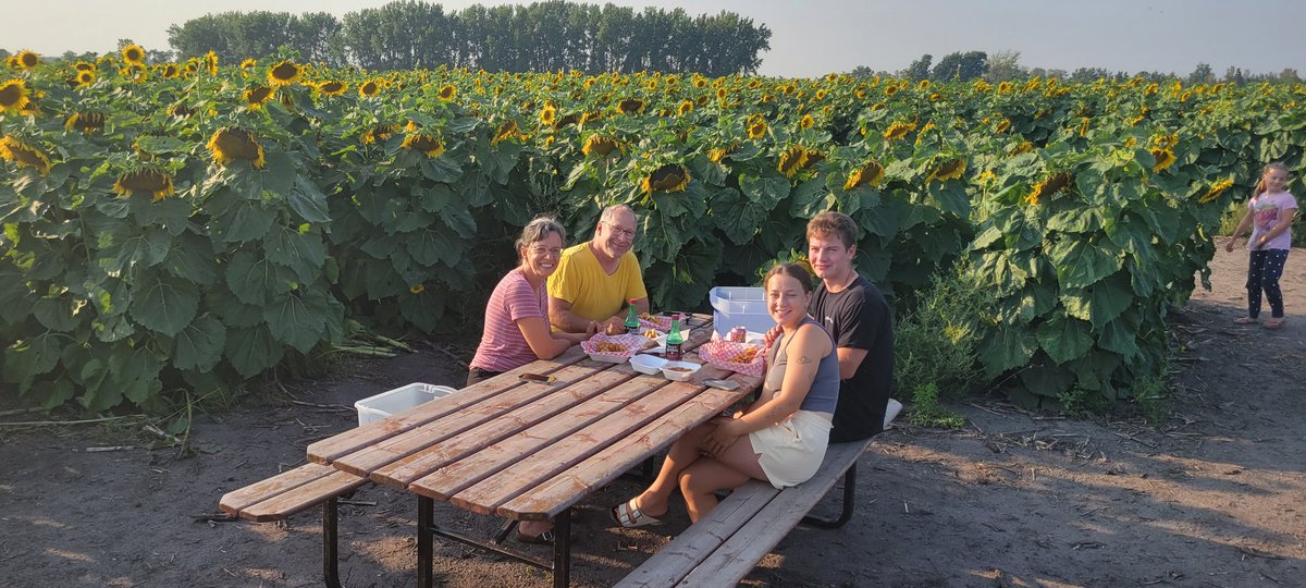 Focusfields's tweet photo. Busy night at the focus field with Nacho mamas on site. Great to see people come from near and far https://t.co/OjHebJxjvp