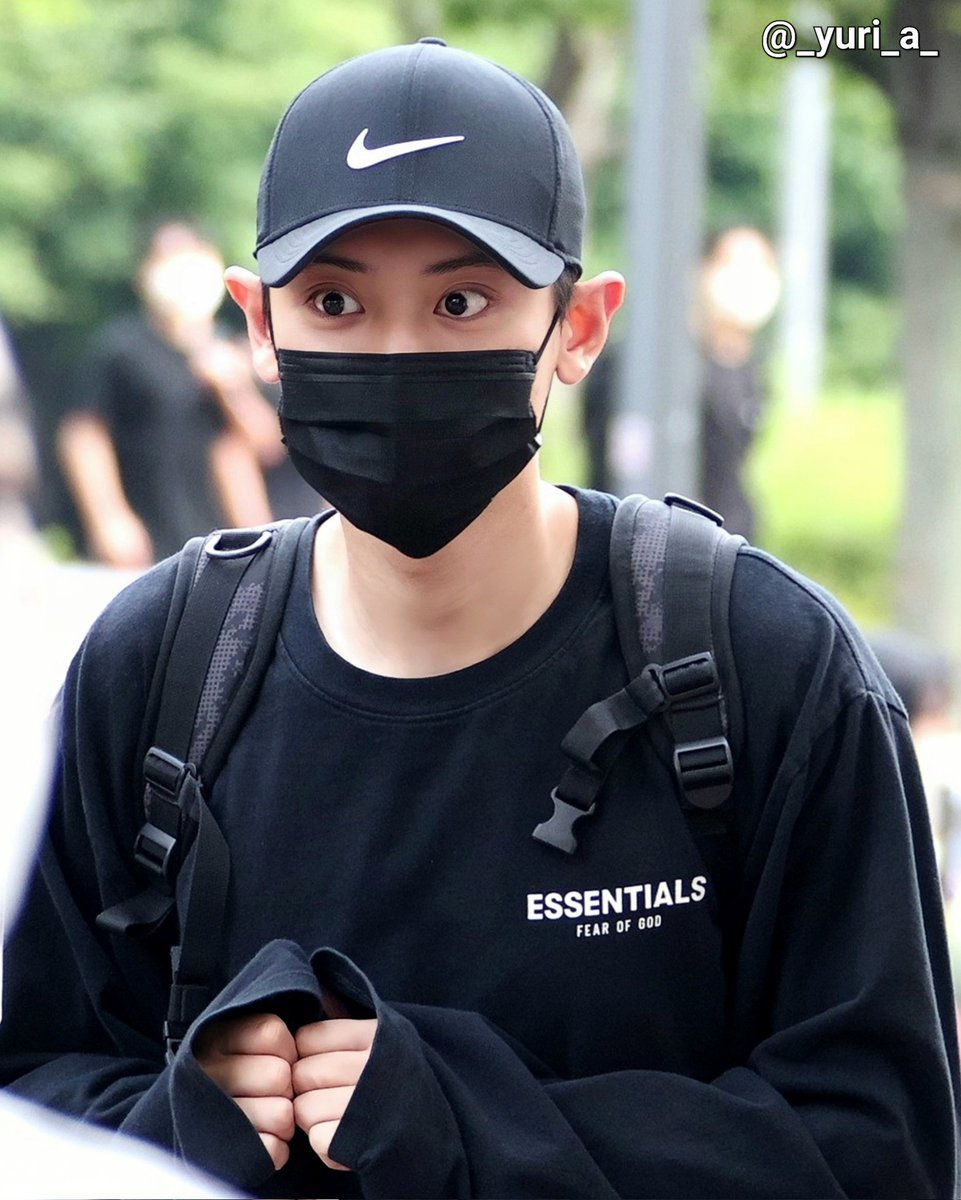 _yuri_a_'s tweet photo. 220826 블루헬멧 메이사의 노래 찬열 출근 pic https://t.co/QxQ9nxGLvP