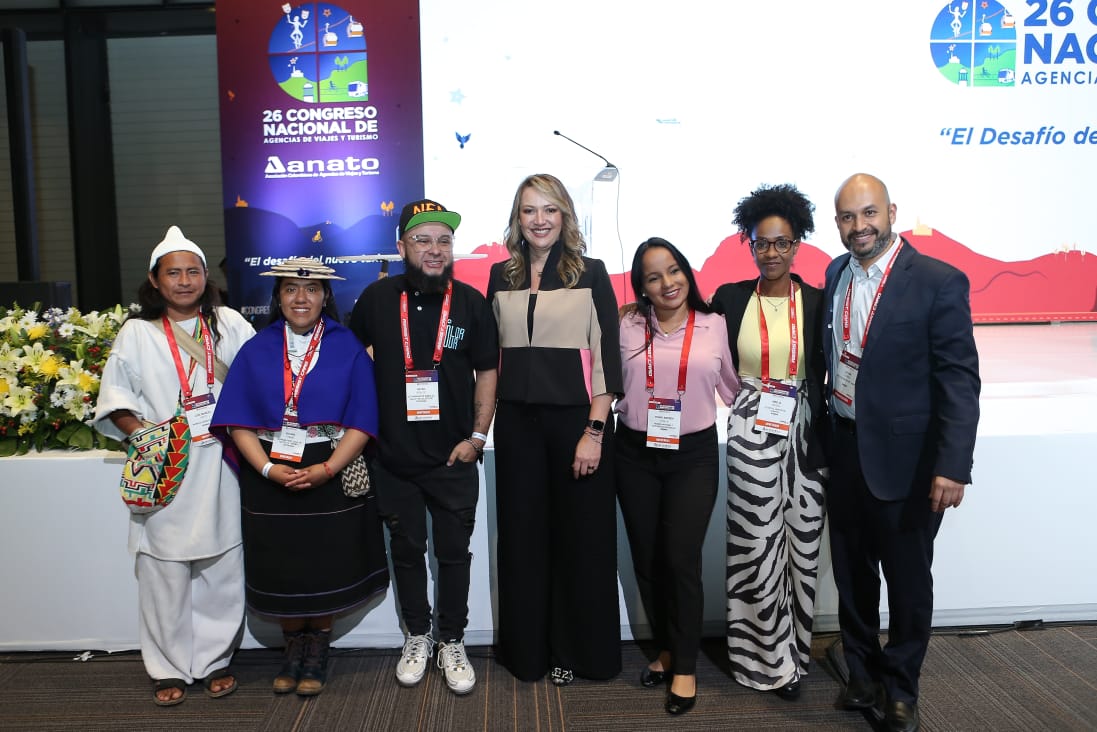 AnatoNacional's tweet photo. #CongresoANATO2022 | Nuestra presidente ejecutiva de ANATO, @PaulaCortesC y nuestro director ejecutivo de ANATO, @juliantorres00, acompañados por los líderes de turismo invitados, provenientes de las diferentes regiones de nuestro país. https://t.co/Bt9qhnrbc1
