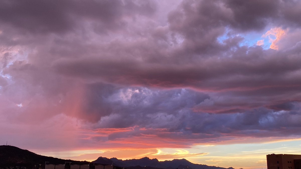 COTSquire's tweet photo. Tucson monsoon sunsets. Beauty to enjoy in the moment. Nature painting in life giving vapor. https://t.co/ey1LTO2HYy