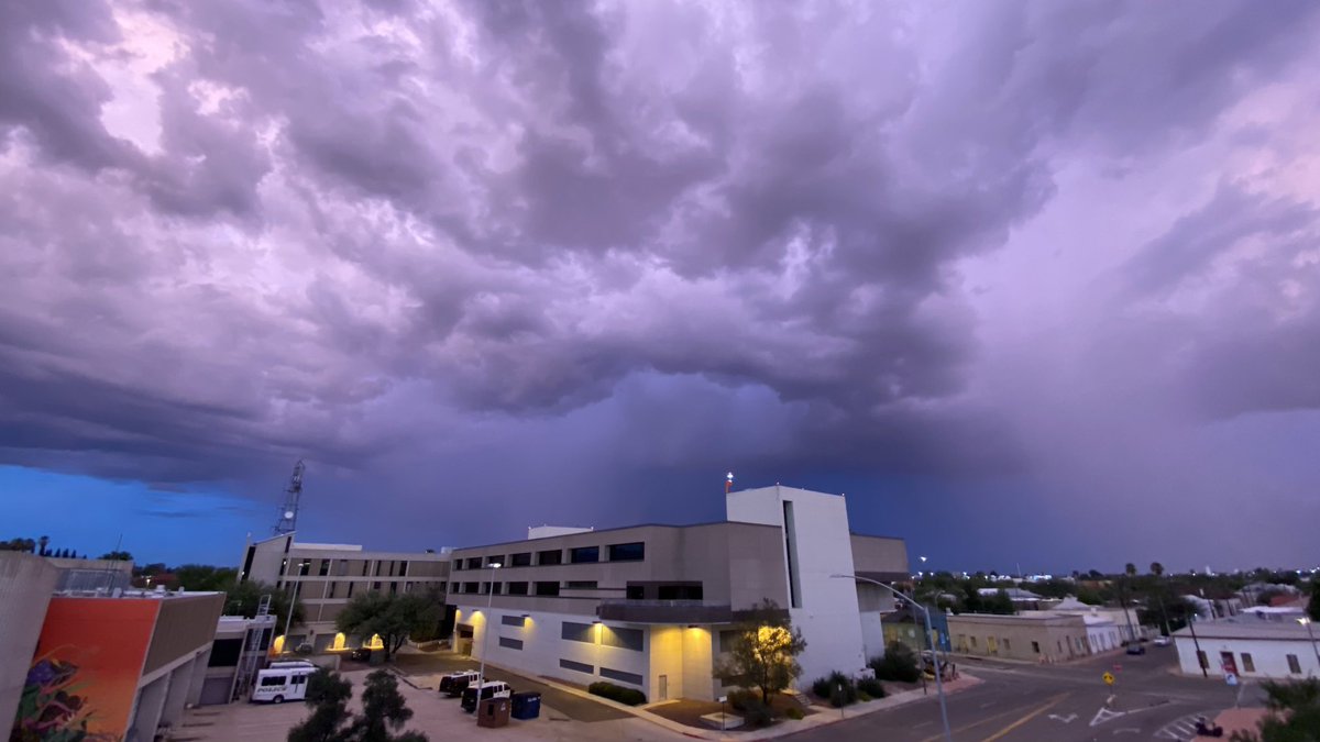 COTSquire's tweet photo. Tucson monsoon sunsets. Beauty to enjoy in the moment. Nature painting in life giving vapor. https://t.co/ey1LTO2HYy