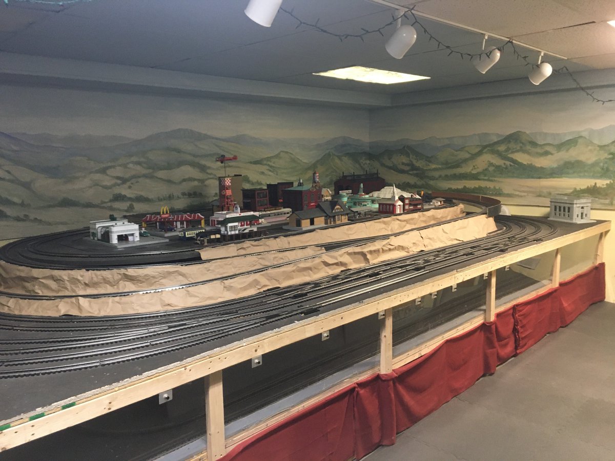 RSME1948's tweet photo. More photos of our O Gauge layouts! https://t.co/2CG7bKm1Ww