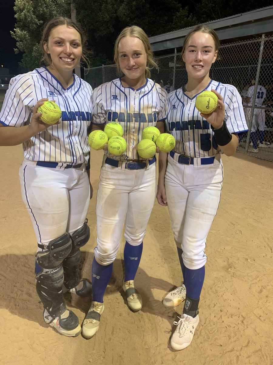 EastHighSBall's tweet photo. That is 8 on the night-GREAT work ladies! 💪🏼🥎🥎🥎🥎🥎🥎🥎🥎 https://t.co/fuPbLIyJV7