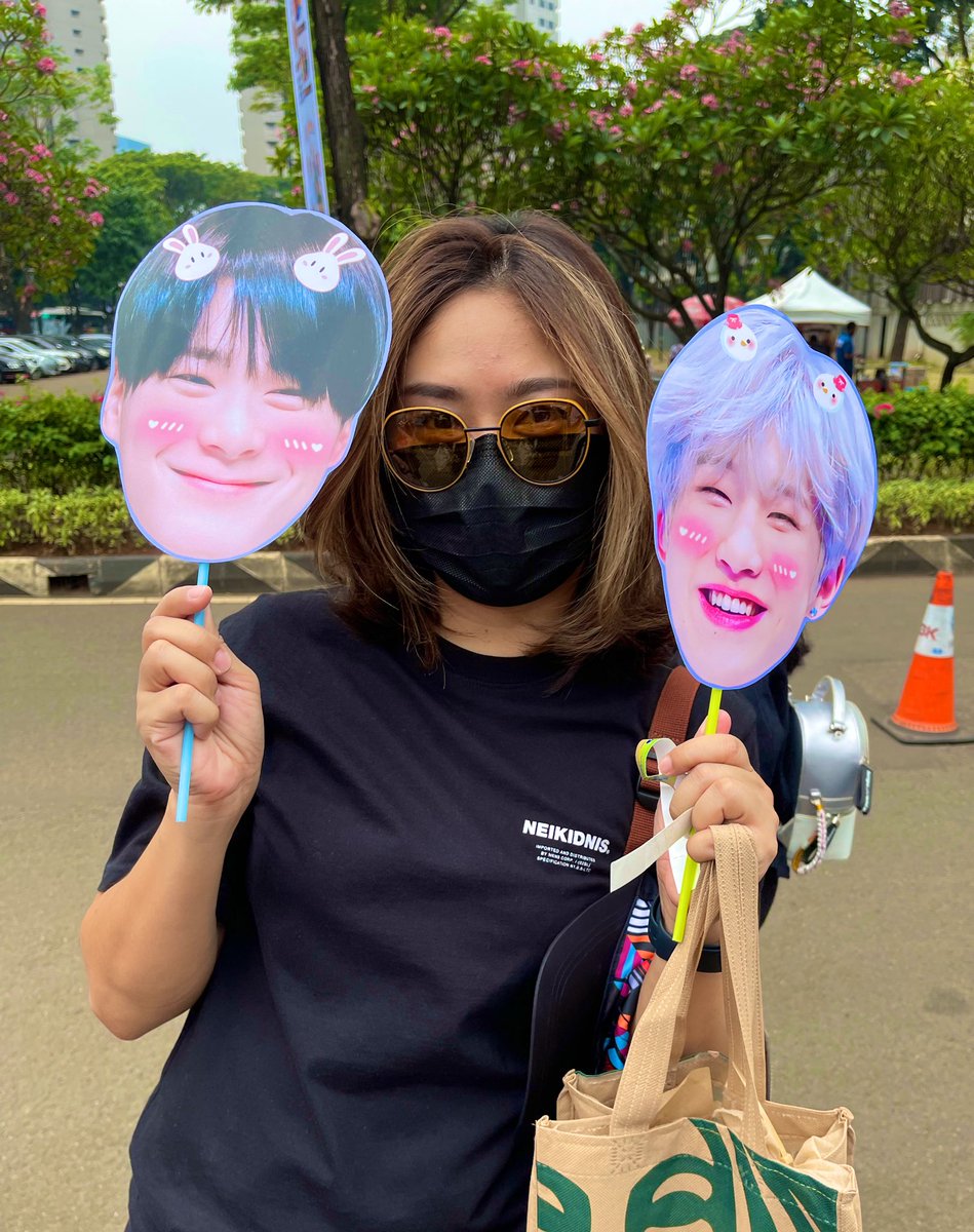 FonnDM's tweet photo. รักทุกคนเลยยยย🤭🤭🤭
#birukanlangitindonesiafestival
#ASTRO #offcIASTRO
#MOONBIN #JINJIN
#SANHA #ROCKY ❤️❤️❤️❤️❤️ https://t.co/rD0CxMfjbb