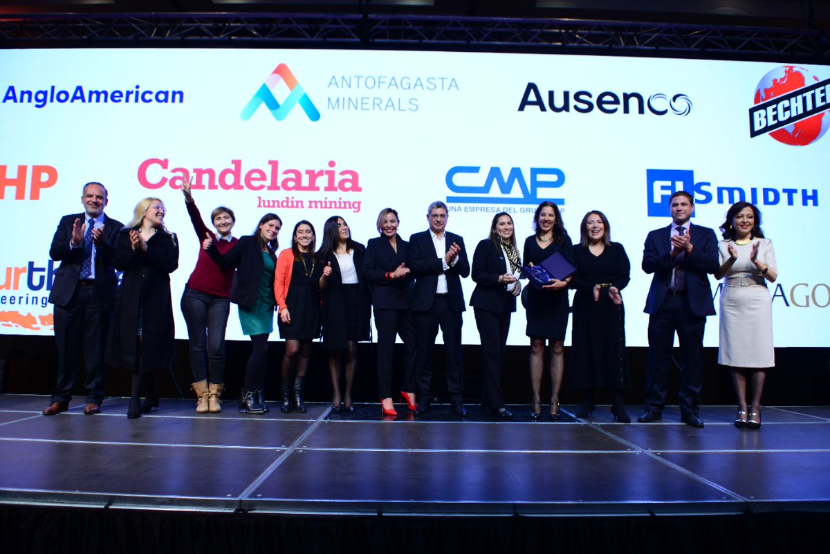 wimchileoficial's tweet photo. En #WIMChile reconocemos el trabajo de la industria minera en la inclusión de la mujer. Por eso nos enorgullece entregar los Reconocimientos 2022, los cuales demuestran el esfuerzo que están realizando divers@s actores de la industria por la diversidad.
#CenaAnualWIM #OrgulloWIM https://t.co/Li0bje8vq8