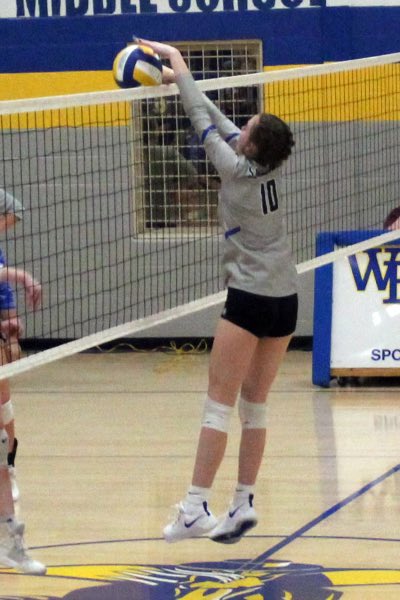 swmsvball's tweet photo. BOTH SWMS volleyball teams brought home the W tonight against Warren East. 

Shoutout to #10 Hannah Lambert on this dominating block to end the first set! https://t.co/VtCbYt2vrx