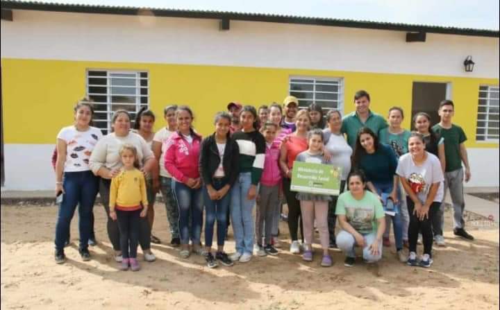GuastavinoPablo's tweet photo. Entregamos a los beneficiarios de las Viviendas Oñondivé 🏠 los electrodomésticos y muebles que en poco tiempo serán entregadas🔑 por el Gobernador Gustavo Valdés . Felicitaciones a casa uno de ellos. Adelante Mburucuyá Juntos es Mejor.
#viviendas #Invico #GobiernoDeCorrientes https://t.co/mTCLIRb4Fc