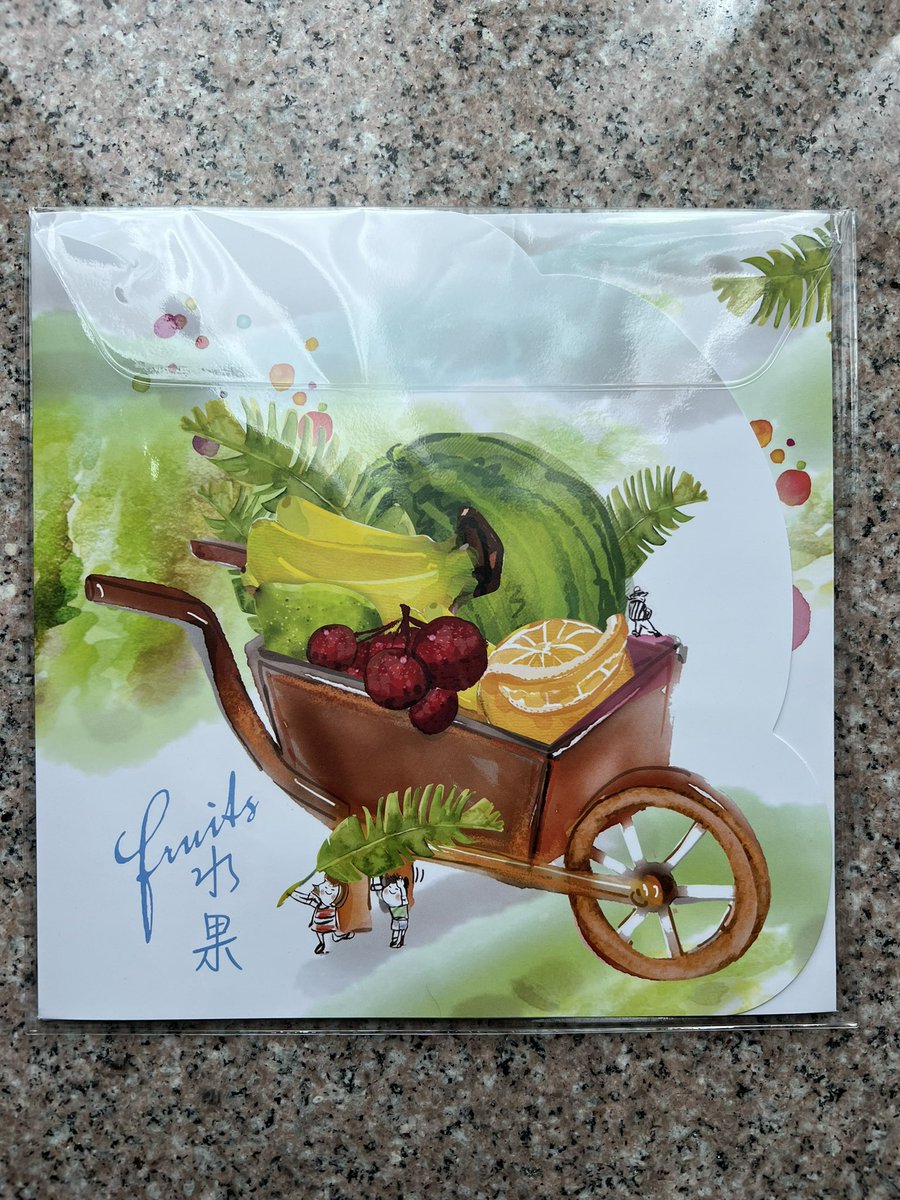 emi_m_wang's tweet photo. 先週、発売開始された香港郵政特別デザイン切手を購入。台紙付き、ビニールケースに入っているタイプでHKD50。
しかし、$10切手の大きさ、縦7cm×横9cm。デカっ!封筒貼ったら1/4埋まっちゃうし笑、勿論、観賞用で♡
果物のジューシー感が水彩画にマッチしててうっとり。
#HKPost #HongKong #香港 https://t.co/W42jNq7Smp