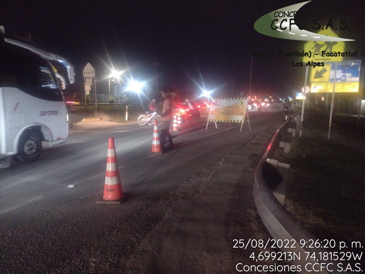 ConcesionCCFC's tweet photo. Concesiones CCFC-BFFLA
Informa:
A la hora empienzan trabajos de mantenimiento de la vía sobre el km 1+000 sentido Bogota - Mosquera con un carril cerrado, mil gracias por un millón de beneficios. https://t.co/hQTrOq4ywV