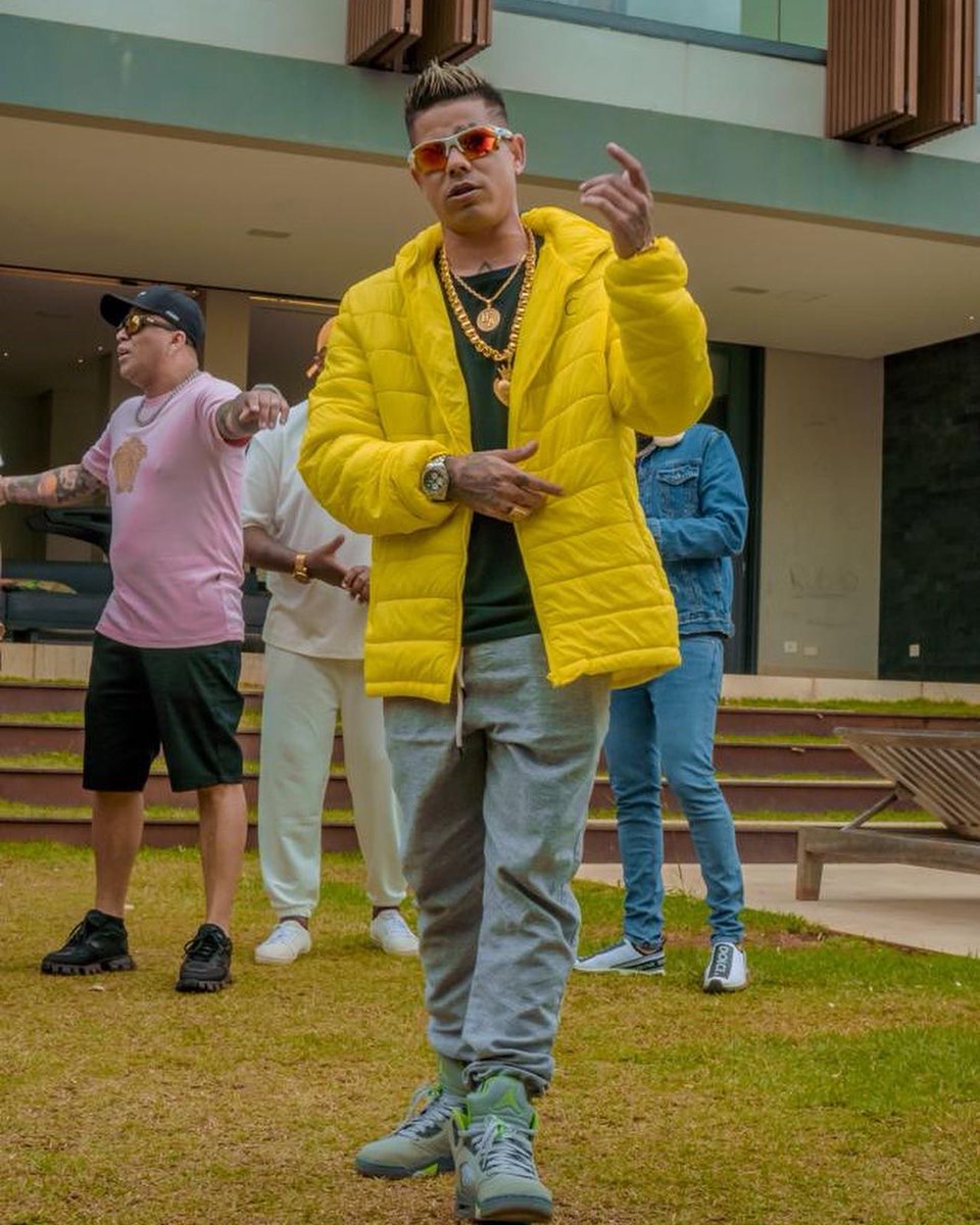 Mclon_oficial's tweet photo. Amanhã tem lançamento #lendasdofunk 🚀🚀 https://t.co/n1BObYDtU3