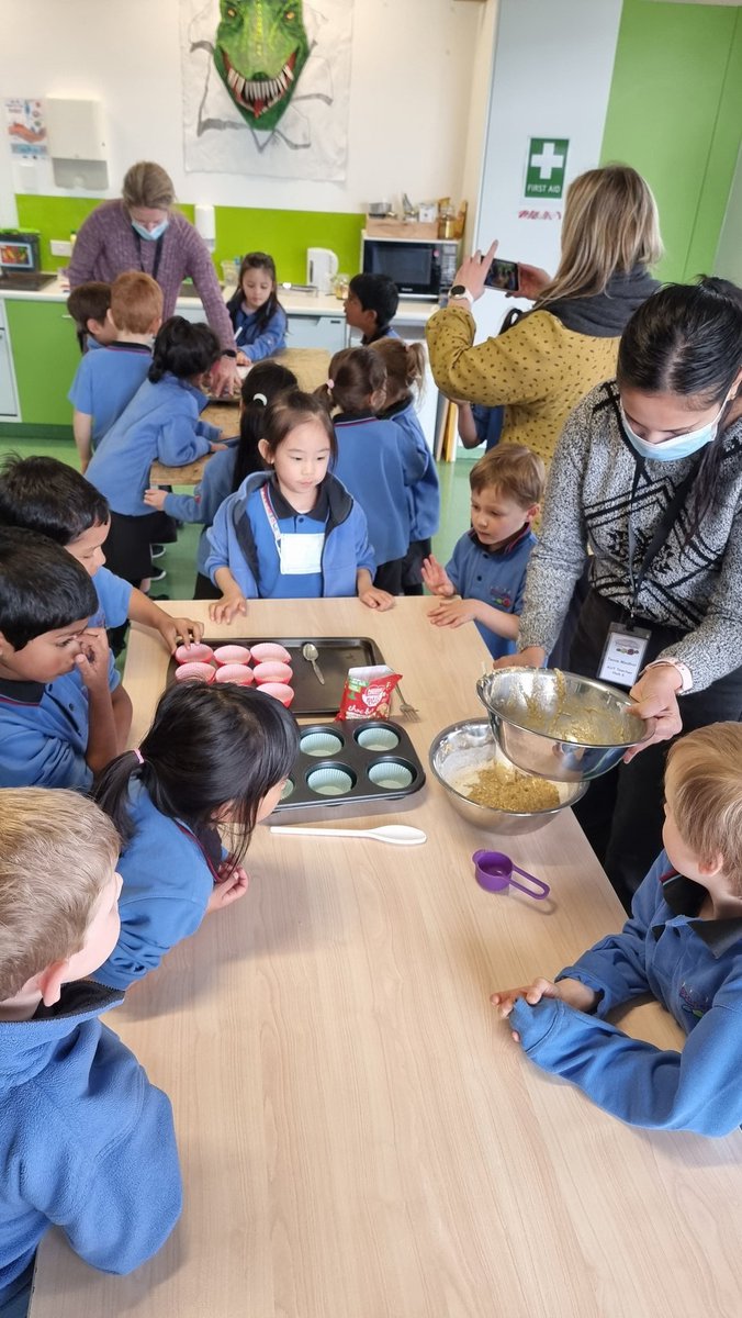 Wonderful opportunity for our new entrant learners to explore their passion and interests through Break through learning. Showcasing our 4th vision principle. From sewing super hero capes to baking cup cakes.
#richopportunties4learning
<a href="/StonefieldsSch/">Stonefields School</a> 
<a href="/SsCollaborative/">Stonefields Collab</a>