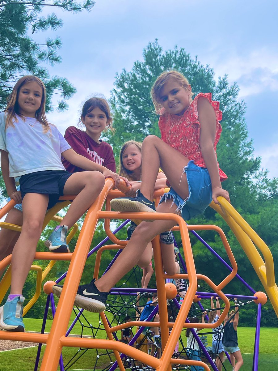 “There are two best days of school… the first day and the last day!”  
Some shots from their 1st recess as 4th graders!!! 4S is awesome!
What a great day! #dg58pride #LEchoosesHAPPY