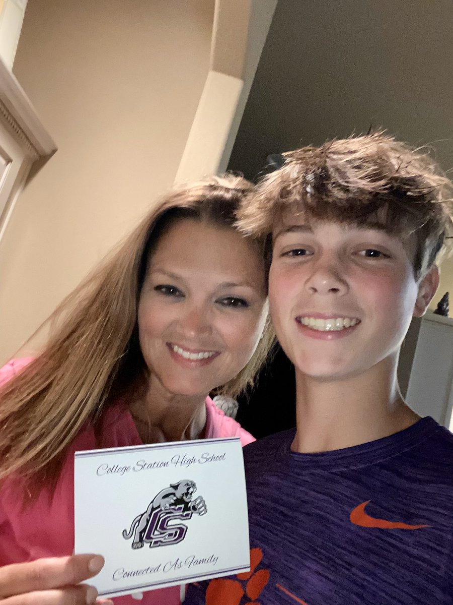 ecmaxwe1's tweet photo. My mom was correct….Nothing beats a handwritten letter. I love that more than winning a game is being instilled in these high school boys. #thankfulthursday https://t.co/T51YCKVMe9